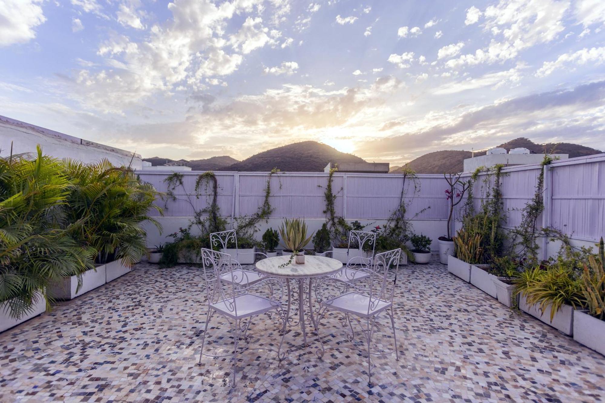 Aravali Homestay With Rooftop Jacuzzi * Udaipur